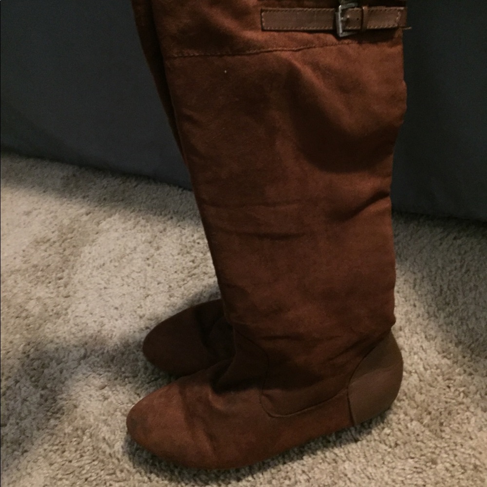 Golden Riding Boots - Picture 2 of 3